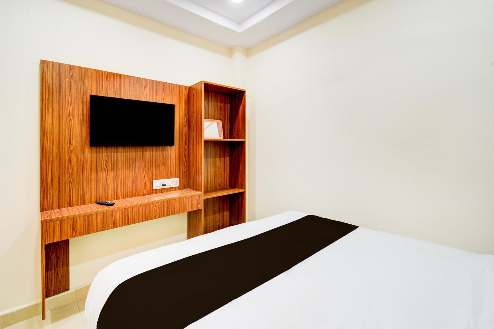 Hotel O D N Groups Sururnagar Екстер'єр фото